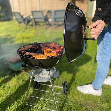 Family Gathering Bungalow Southampton Ngoại thất bức ảnh